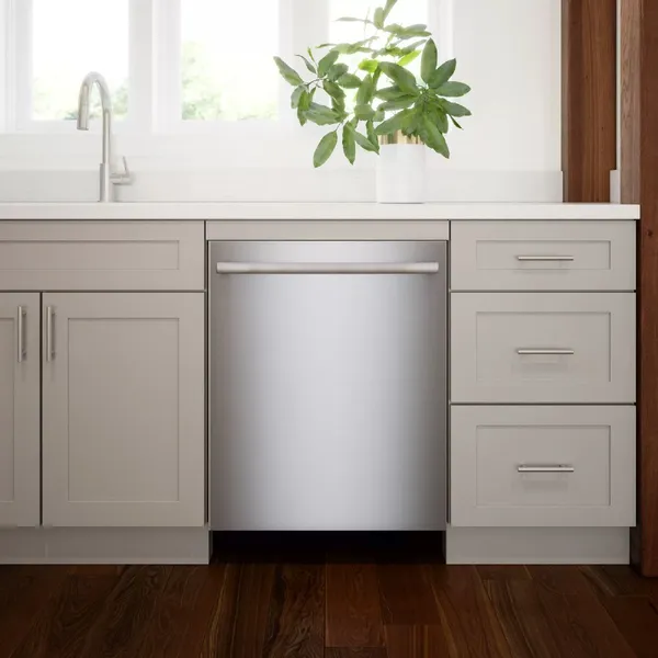 TheBosch 800 Series SGX78C55UC dishwasher in a kitchen